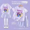 Grupo de Meninas Caçadoras Roupa de Verão para Meninas Novo Conjunto Infantil: Conjunto de Duas Peças Colorido Tie-Dye Tendência para Meninas: Camiseta de Manga Curta e Shorts