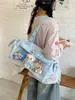 Bolso Cruzado Blanco Cremoso con una Silueta Ligera y Aireada, un Estilo Fresco y Energético para Chicas 2D, Versátil para el Trabajo y el Uso Casual