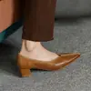 Sapatos femininos de couro, bico fino, decote baixo, estilo retrô coreano 2026, super confortáveis, salto grosso, para o trabalho, versáteis, sapatos de salto médio
