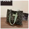 Bolsa de tela simple estilo coreano para el día a día Bolso de mano Bolso de hombro con estampado de leopardo Estudiante Estilo Hong Kong Retro Literario Bolsa de tela grande