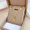 [Aço titânio corpo inteiro] borboleta folhada a ouro forno de vento muito simples colar de ouro real feminino Ins Rede social acessórios de corrente para clavícula