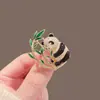 Broche de panda gigante, corpete feminino de alta qualidade, design de alta qualidade, senso de nicho, roupas novas, terno, acessórios de alfinete de terno