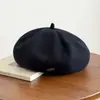 Insignia metálica retro francesa boina negra para mujer con circunferencia de cabeza grande, hace que la cara se vea más pequeña, sombrero de pintor de nubes artístico, versátil para otoño e invierno
