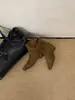 Botas de Cano Curto Quadradas Estilo Retrô Francês Sazonal First Encounter para Mulheres Outono/Inverno 2026 Salto Grosso Botas Finas Botas Pequenas Botas Martin