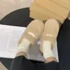 Sapatos fofos femininos 2026 novos estilosos modernos de inverno para uso externo mocassins de pelúcia com uma única tira sapatos Mary Jane
