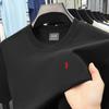 Camiseta de Manga Corta para Hombre 2026 Verano Nuevo Estilo Bordada Versátil Casual Color Puro Cuello Redondo 7A Algodón de Fibra Larga Amoníaco Líquido Antibacteriano para Hombre