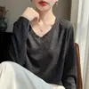 Camiseta básica de punto fina de manga larga con cuello en V para primavera y otoño, color gris, talla grande holgada, top adelgazante
