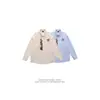 Camisa de manga larga de nicho de dibujos animados azules para hombres y mujeres, ¡primavera y otoño! Nuevo diseño con bordado retro, elegante top tipo cárdigan
