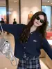 Cardigan de punto para mujer, otoño nuevo, suave y acogedor, diseño retorcido puramente deseable que reduce la edad, con pequeños botones dorados