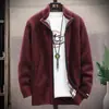 2026 Comercio Exterior Transfronterizo Otoño e Invierno Nuevo Suéter Cardigan de Punto con Cuello Alto para Hombre Chaqueta Estilo Coreano Ajuste Delgado Chaqueta de Color Sólido