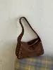 Bolso de hombro de estilo punk retro transfronterizo para mujer, nuevo modelo de verano 2026, bolso de hombro personalizado con tachuelas dulce y genial para chica popular