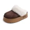 Nova bolsa versátil estilo Birkenstock para o dia a dia 2026, pantufas peludas femininas para usar ao ar livre, forradas com fleece para outono e inverno, estilo preguiçoso, com aumento de altura, sola grossa