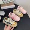 Tenis blancos para niños, nuevo estilo 2026, transpirables para primavera/otoño, zapatos deportivos casuales con suelas suaves para niños y niñas, adecuados para bebés y niños pequeños, estilo Forrest Gump