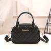 Bolsa Compacta 2026 Nova Bolsa Doce Feminina Bolsa Transversal de Ombro Acolchoada Bordada Clássica Mini Bolsa para Celular