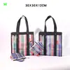 Nueva bolsa de mano de malla retro a rayas tricolor de Taiwán, un bolso versátil, bolsa de almacenamiento y bolsa tejida
