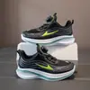 Sapatos para meninos 2026 verão novos tênis esportivos infantis para crianças maiores com fivela giratória, tênis de corrida e treino de malha para meninas