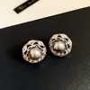 Brincos de tarraxa flor de zircônia redonda com pérola, estilo vintage francês, brincos de luxo leve e com sensação de alta qualidade
