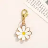 Chaveiro de liga metálica esmaltada com margarida e pingente de florzinha para bolsas de meninas, chaveiro de flor