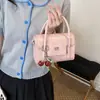 Nova Bolsa Quadrada Pequena com Pingente de Cereja para Mulheres, Primavera 2026, Moda Versátil Estilo Coreano, Bolsa de Mão Leve de Luxo para o Dia a Dia
