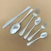 Conjunto de Talheres de Aço Inoxidável do Fabricante, Talheres Ocidentais de Alta Qualidade com Detalhes de Contas para Uso Doméstico e em Hotéis, Colher de Sopa, Faca de Bife, Garfo, Colher
