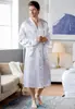 Bata Ligera de Tamaño Europeo Transfronteriza para Hombre de Verano Popular de Longitud Media Cardigan de Imitación Seda Camisón Pijama Ropa de Casa para Hombre Verano