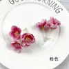 Flor de Ciruelo Pequeña Simulada de 3 Pétalos Kit de Materiales para Pasador de Flor Artificial de Tela de Seda DIY Accesorios Adornos Pequeños para Fotografía del Hogar