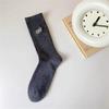Calcetines populares europeos y americanos de media pantorrilla para primavera y otoño, desodorantes y absorbentes del sudor, calcetines con letras de color sólido, mismo estilo para parejas, listos para la venta