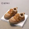 Sapatos Infantis de Algodão, Sapatos Casuais Quentes, Novo Estilo Outono e Inverno 2026 Sapatos Peludos para Meninas, Sapatos de Algodão Birkenstock com Forro de Lã e Solado Macio para Uso Externo
