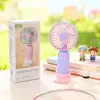 2026 Nuevo Modelo Estilo Fresco Bloqueo de Color Ventilador de Mano Mini Recargable por USB con Base Soporte de Escritorio Ventilador Pequeño