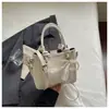 Bolso de mano pequeño exquisito transfronterizo para mujer 2026 nuevo bolso de hombro con patrón tejido para el trabajo y los desplazamientos bolso cruzado tipo cubo