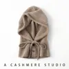 Cachemira Suave y Cera Otoño e Invierno 2025 Nuevo Bolso de Cuello con Protección para los Oídos Casual para Mujer Gorro de Punto Cálido con Botones y Cordón