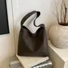 Bolsa Tote Nova de Inverno 2025 Cor Caramelo Retro de Nicho Bolsa Transversal Feminina Leve para o Dia a Dia Grande Capacidade