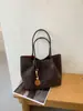 Bolso tote de gran capacidad para mujer, estilo transfronterizo, para ir al trabajo, nuevo bolso tipo cubo, textura retro, nicho, de un solo hombro, para llevar debajo del brazo
