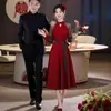 Novo Vestido Vermelho Toast 2026 para a Noiva com Patchwork de Renda e Lantejoulas, Gola Alta, Vestido de Comprimento Médio para Noivado e Baile de Formatura