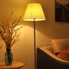 Lámpara de pie cálida con control remoto de pie LED creativa decorativa lámpara de pie sala de estar dormitorio sofá alimentación moderna