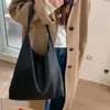 Bolso de Axila de Gran Capacidad Estilo Coreano para Mujer 2025 Nuevo Otoño e Invierno Bolso de Hombro Retro Bolso Tote Simple Versátil