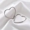 Brincos de Tarraxa Coração de Amor Moda de Venda Quente Transfronteiriça Nicho Brincos Pendentes de Alta Qualidade Brincos Europeus e Americanos Transfronteiriços para Mulheres Atacado