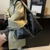 Bolso de mano de moda estilo 2026 para mujer, súper popular, versátil, gran capacidad, tote de un solo hombro, nuevo diseño simple, acabado brillante japonés y coreano