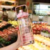 Botella de Agua Deportiva de Gran Capacidad 2 Litros Vaso con Popote de Moda con Escala Portátil Simple a Prueba de Fugas Resistente a Caídas Vaso de Agua