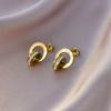 Aretes de acero de titanio de trébol de cuatro hojas con sentido de diseño avanzado, lujo ligero para mujer, diseño nicho, aretes que no se desvanecen, nuevo estilo 2024
