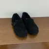 Sapatos de algodão de inverno para atividades ao ar livre, modelo 2026, com solas grossas, forro de fleece e design slip-on, semelhantes aos mocassins Birkenstock.
