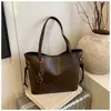 Bolsa Retro Escarchada de Gran Capacidad para Mujer 2025 Nuevo Estilo Bolso de Hombro Versátil para Ir al Trabajo Bolso Tote Tipo Cubo
