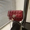 Bolso Pequeño Cuadrado Bordado en Relieve Estilo Coreano Nuevo Bolso Mini de Cuero Brillante Láser con Cierre de Moda Bolso Cruzado para Mujer con Cadena