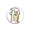 Personaje de Dibujo Animado Divertido y Sencillo Sosteniendo un Broche de Gato Scottish Fold Suave y Lindo, Pin Decorativo de Dibujo Animado con Emoji Humorístico