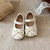 Zapatos de Cuero de Suela Blanda Estilo Francés para Niñas Zapatos Infantiles Primavera y Otoño Zapatos Mary Jane Estilo de Lunares con Lazo Zapatos Individuales para Niños Zapatos de Princesa