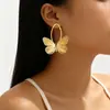 Brincos de Borboleta Dourados da Moda Europeia e Americana para Mulheres, Brincos Elegantes Simples e Versáteis, Brincos com Design Personalizado para Exportação