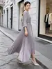 Vestido estilo Miyake con textura de alta gama, popular en los mercados europeo y estadounidense, diseño de talla grande, asimétrico, de corte holgado y con detalle de lazo