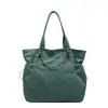 Bolso tote ligero de gran capacidad para mujer, nuevo bolso versátil casual para viajes cortos con múltiples bolsillos, bolso de hombro estilo casual