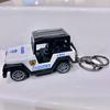 Genuine Internet celebridade mini Jeep puxar para trás modelo de carro de polícia chaveiro pingente requintado carro chaveiro pequeno presente atacado