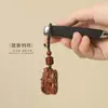 Talla de Madera de Azufaifo Rayado Natural de un Pixiu que Atrae la Riqueza, Adorno Creativo de Mano, Decoración de Oficina, Accesorio de Madera para Colgar